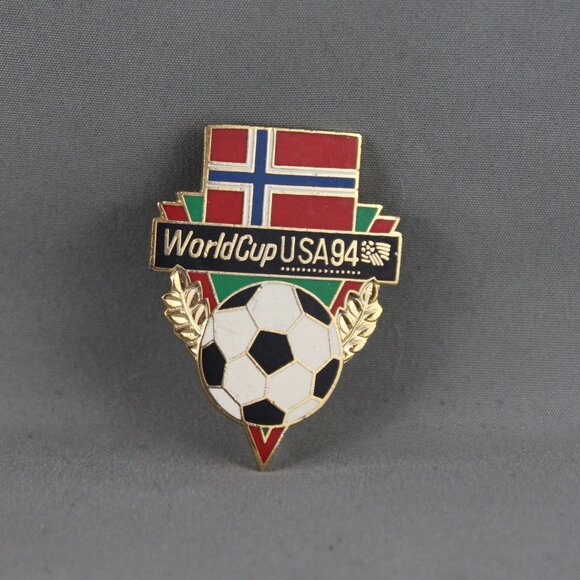 Team Norway Soccer Pin - 1994 World Cup by Peter David - Flag and Ball - Picture 3 of 3